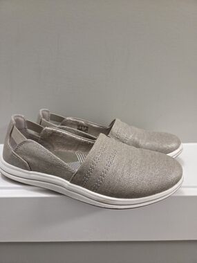 Womens Clarks Cloudsteppers Silver Metallic Slip-On Loafers - Size 8 (EUC)